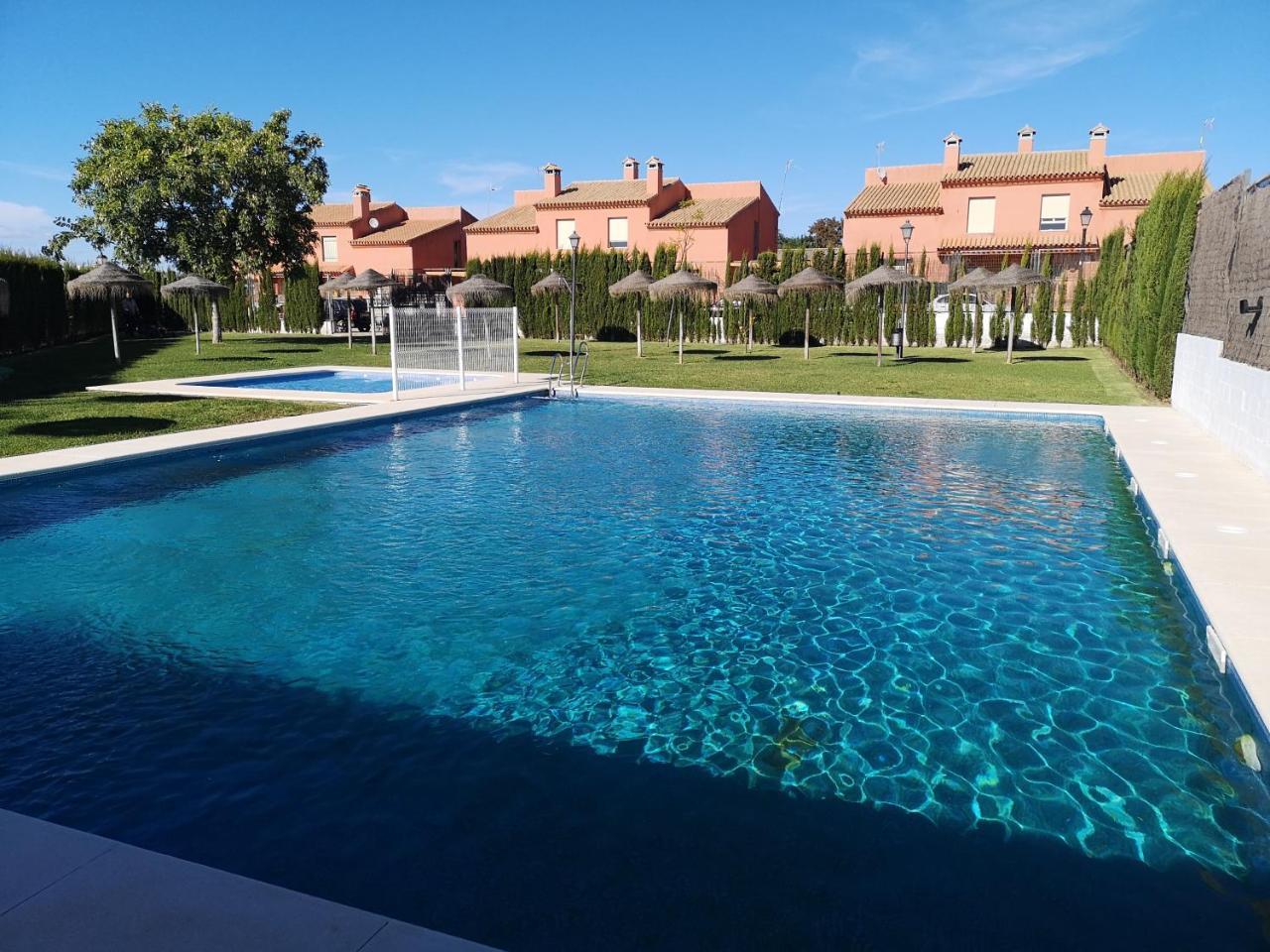 Villa Aznalcazar Sanlucar la Mayor Luaran gambar